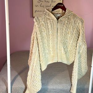 Topshop zip up hooded cropped sweater with oversized sleeves. NWOT.